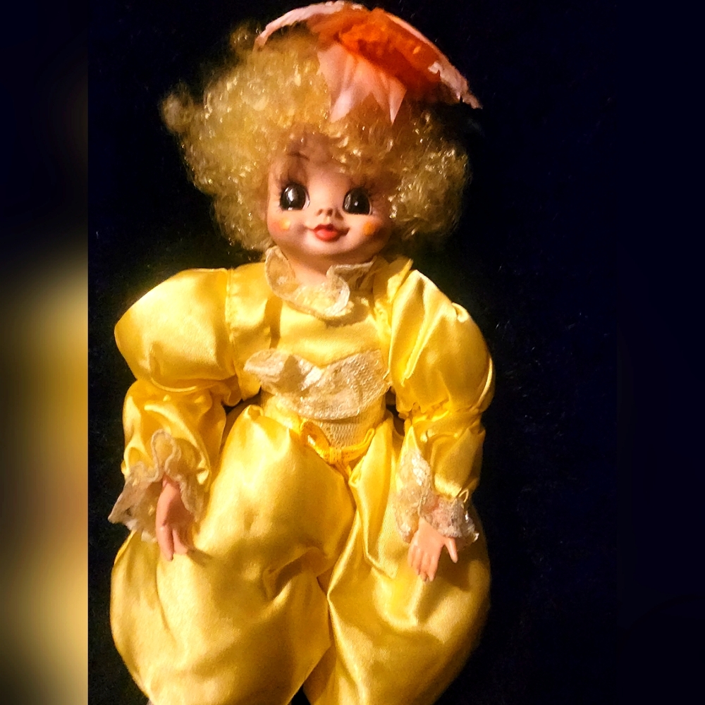 1983 Brinns daffodils doll